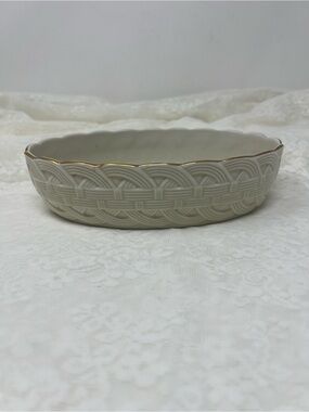 Crown Classics Cream Basketweave Decorative Dish with 18k Gold Trim